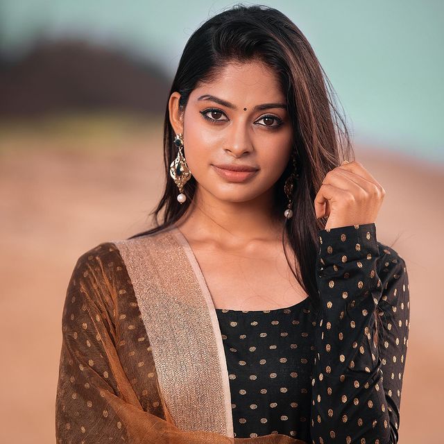 Beautiful-Tamil-Girl-Dharshana-ashokan-Photos013