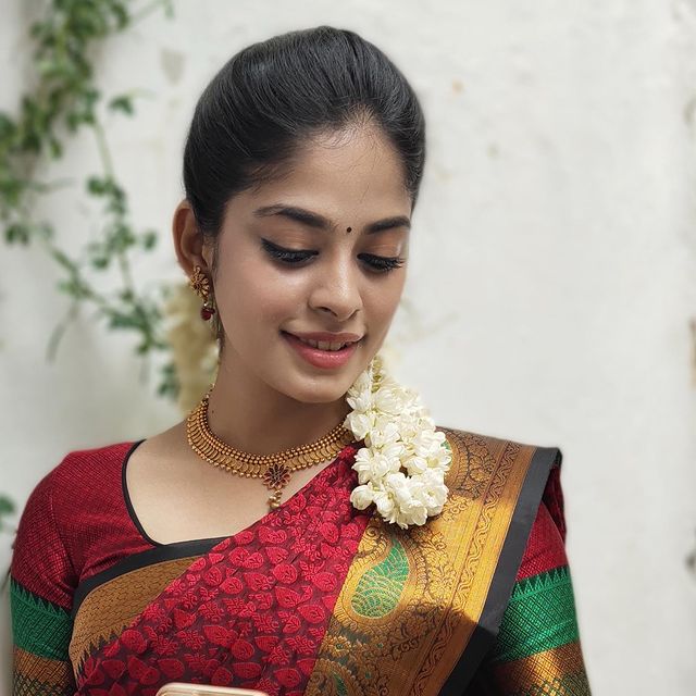 Beautiful-Tamil-Girl-Dharshana-ashokan-Photos072
