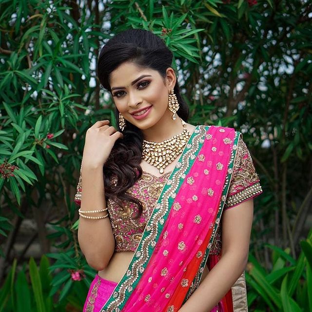 Beautiful-Tamil-Girl-Dharshana-ashokan-Photos140