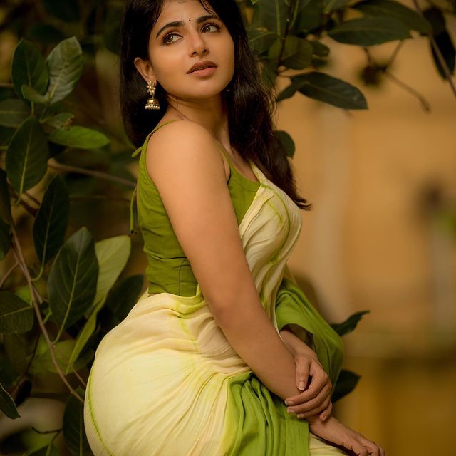 Iswarya-Menon-Tamil-Actress-Photos021