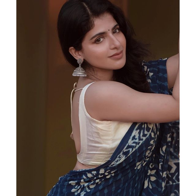 Iswarya-Menon-Tamil-Actress-Photos032