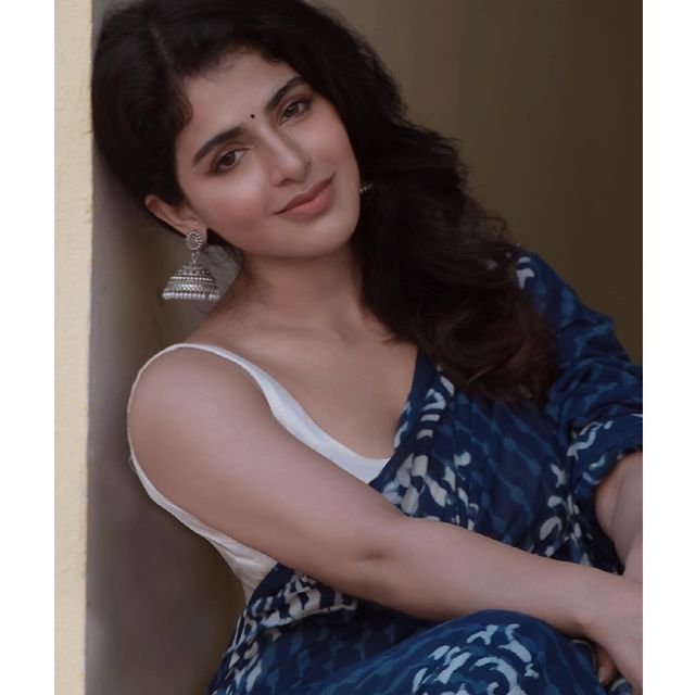 Iswarya-Menon-Tamil-Actress-Photos033