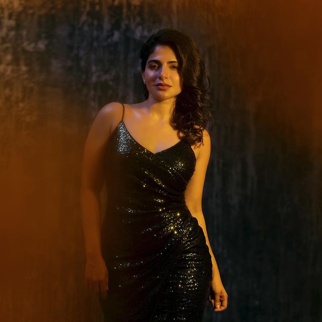 Iswarya-Menon-Tamil-Actress-Photos043