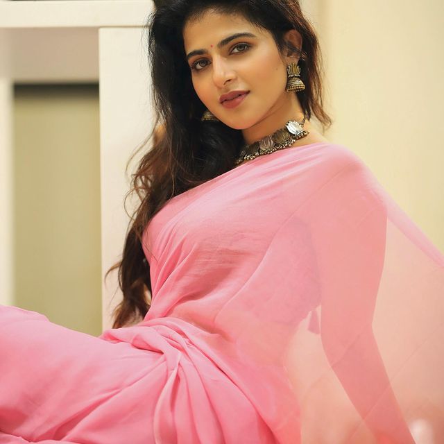 Iswarya-Menon-Tamil-Actress-Photos081