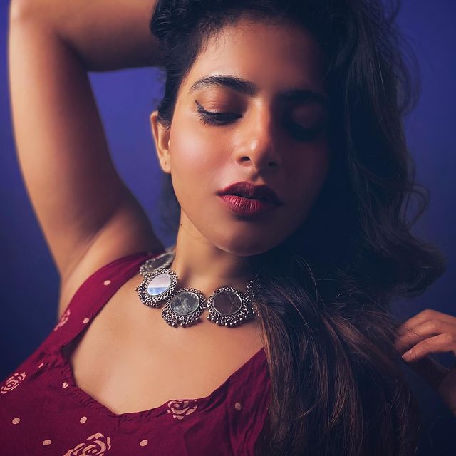 Iswarya-Menon-Tamil-Actress-Photos090