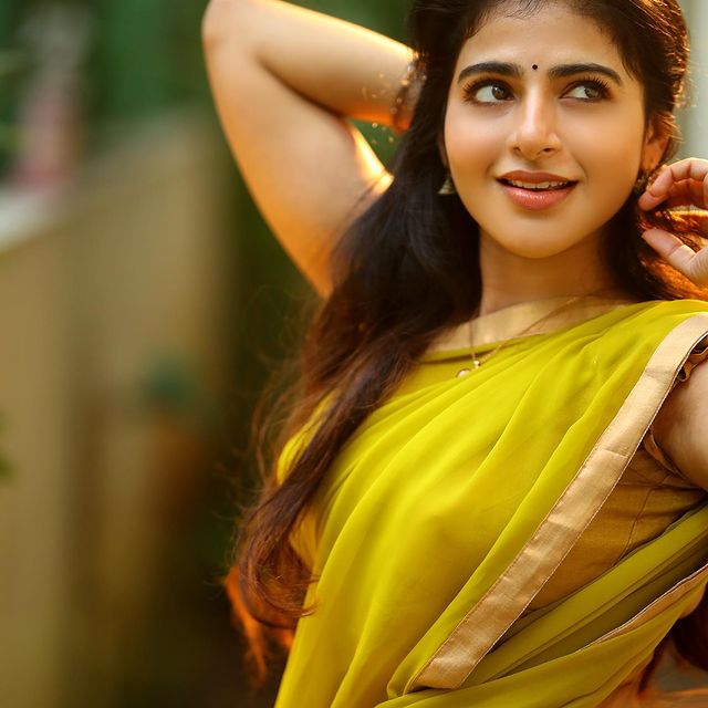 Iswarya-Menon-Tamil-Actress-Photos097