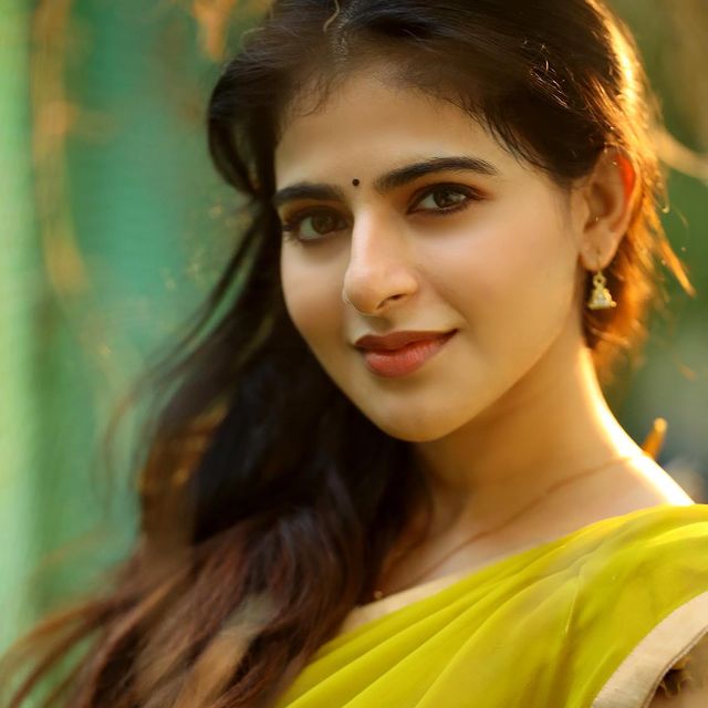 Iswarya-Menon-Tamil-Actress-Photos098