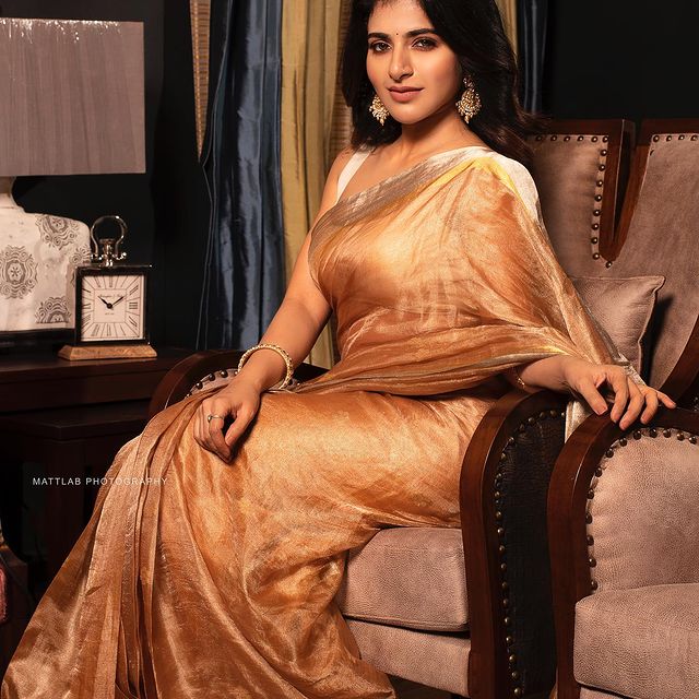 Iswarya-Menon-Tamil-Actress-Photos103