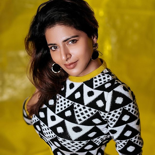 Iswarya-Menon-Tamil-Actress-Photos108