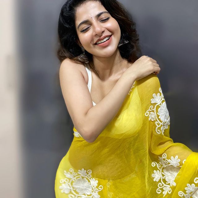 Iswarya-Menon-Tamil-Actress-Photos114