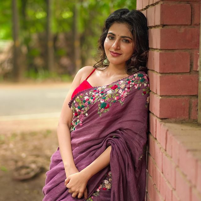 Iswarya-Menon-Tamil-Actress-Photos140