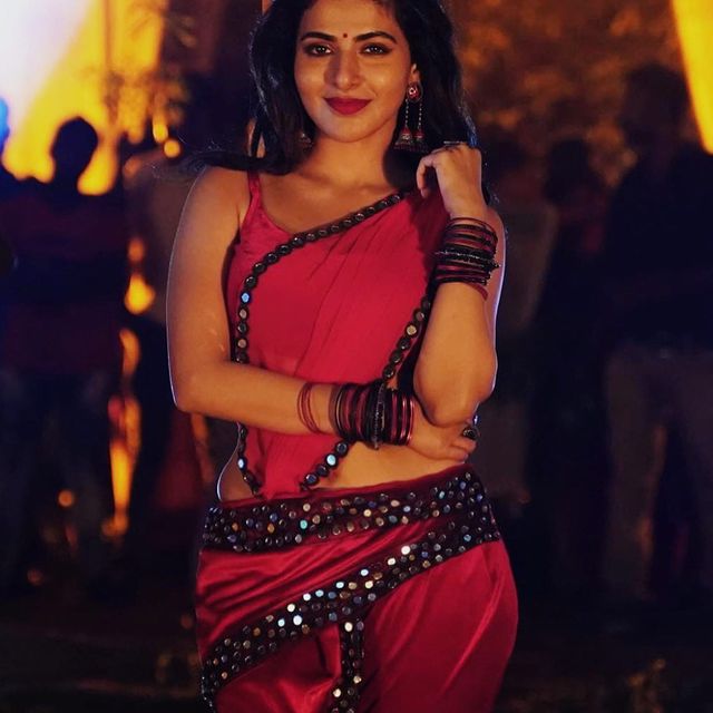 Iswarya-Menon-Tamil-Actress-Photos147