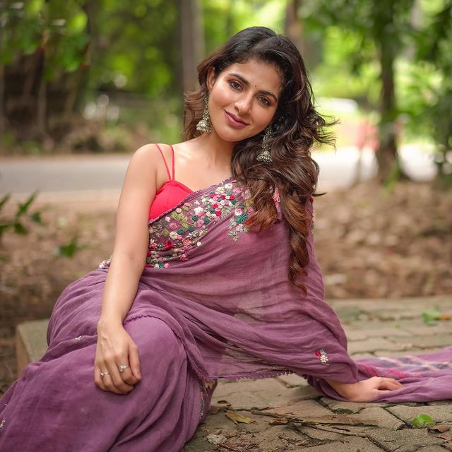 Iswarya-Menon-Tamil-Actress-Photos166