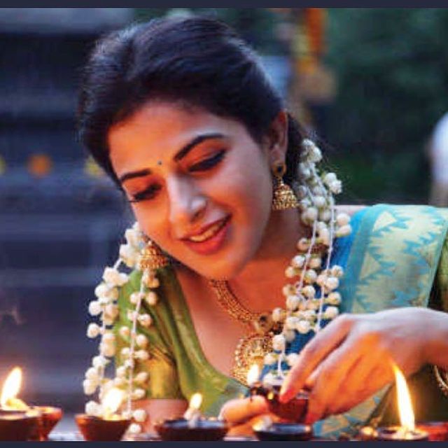 Iswarya-Menon-Tamil-Actress-Photos225