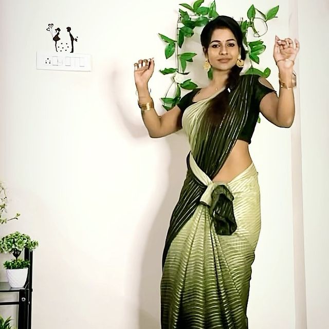 Leesha-Eclairs-Photos-Tamil-Actress-images016